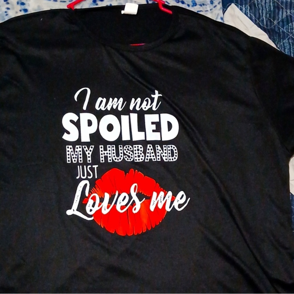 Black Graphic Tee w/Red Lips Design(not spoiled my husband loves me)plus sz NEW